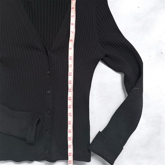 GAP size M Women's Black Ribbed Sweater - Picture 4 of 5